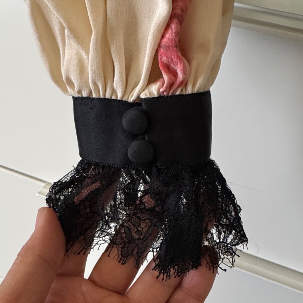 Vintage Bill Blass for Dayton’s Oval Room. Floral Puff Sleeve Black Top - Picture 7 of 11